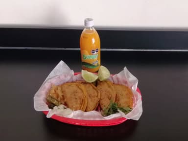 4 Tacos de Barbacoa 1 Bebida