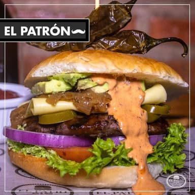 Hamburguesa El Patrón con Papas + Refresco Gratis