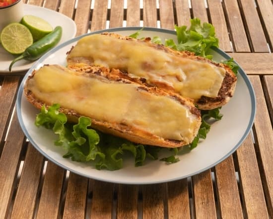 Molletes + Café con Leche