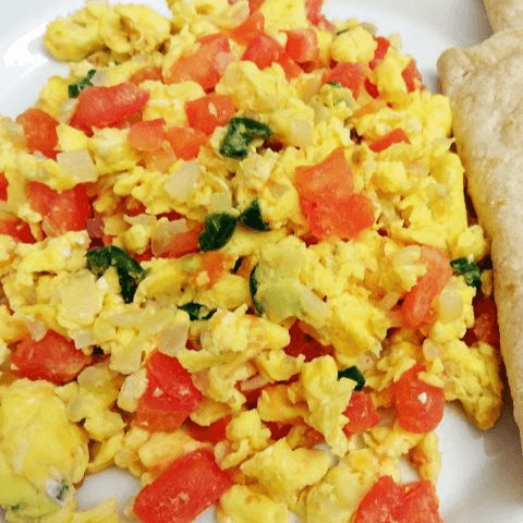 Huevos Revueltos a La Mexicana