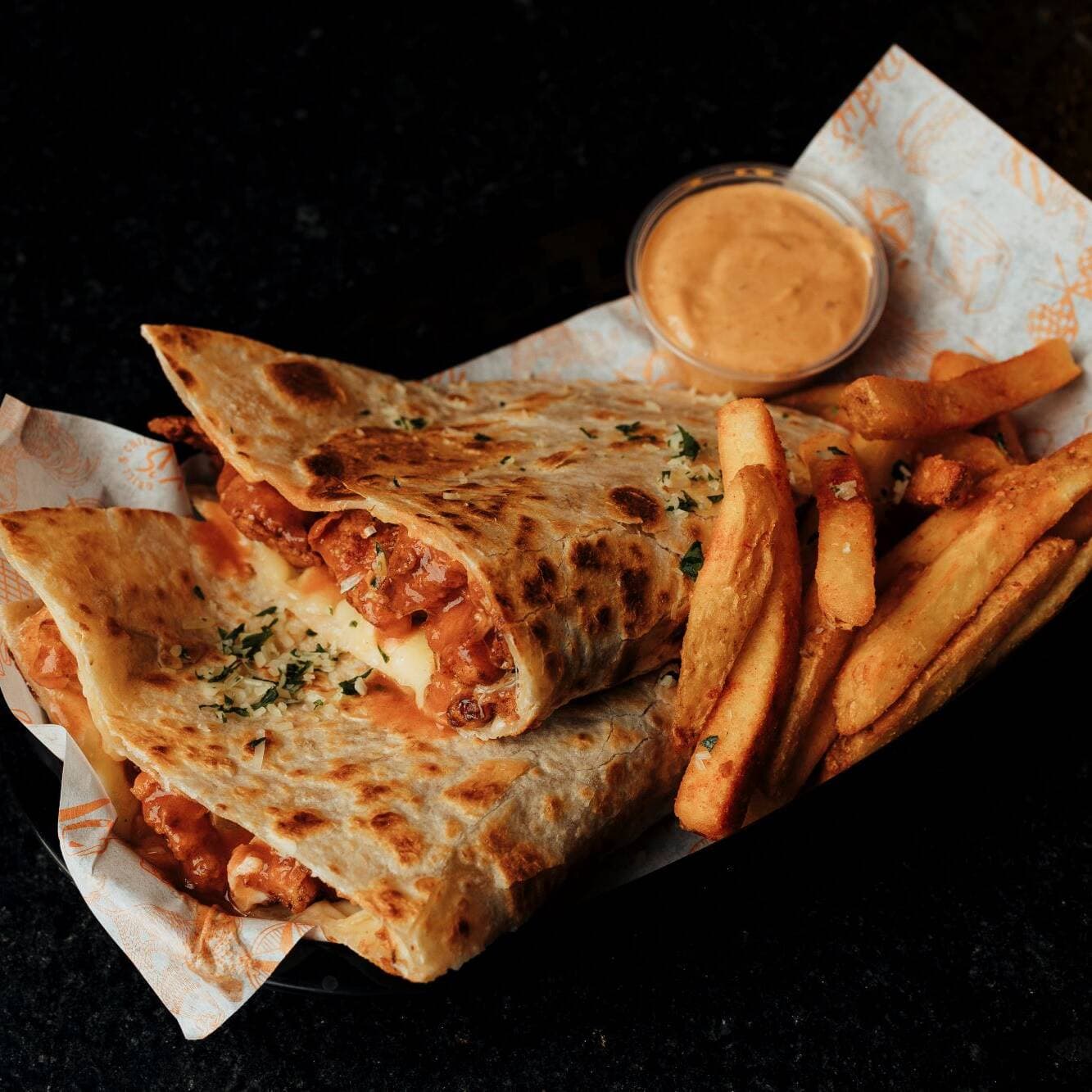Quesadilla de Pollo Búfalo Crispy