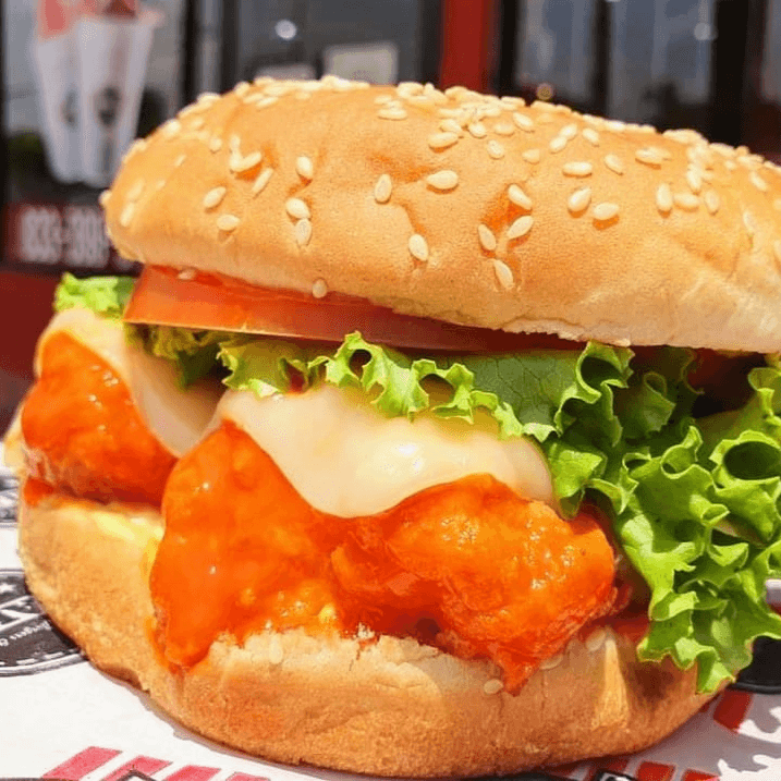 Hamburguesas BONELESS y Papas Fritas.