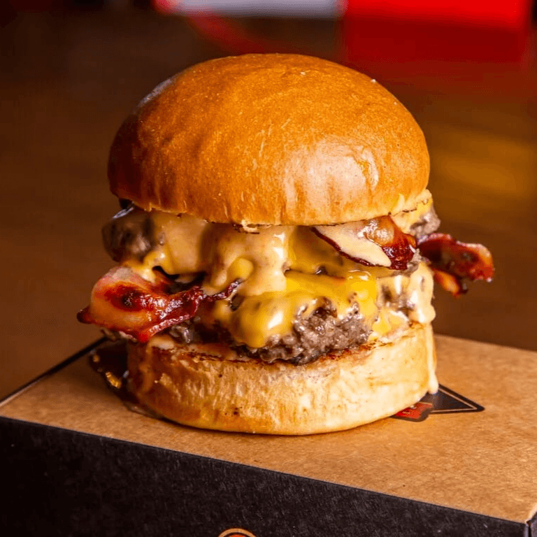CHESSE BURGER TOCINO + JAMAICA