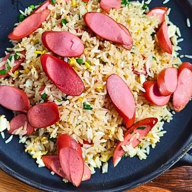 Salchichaufa + Bebida