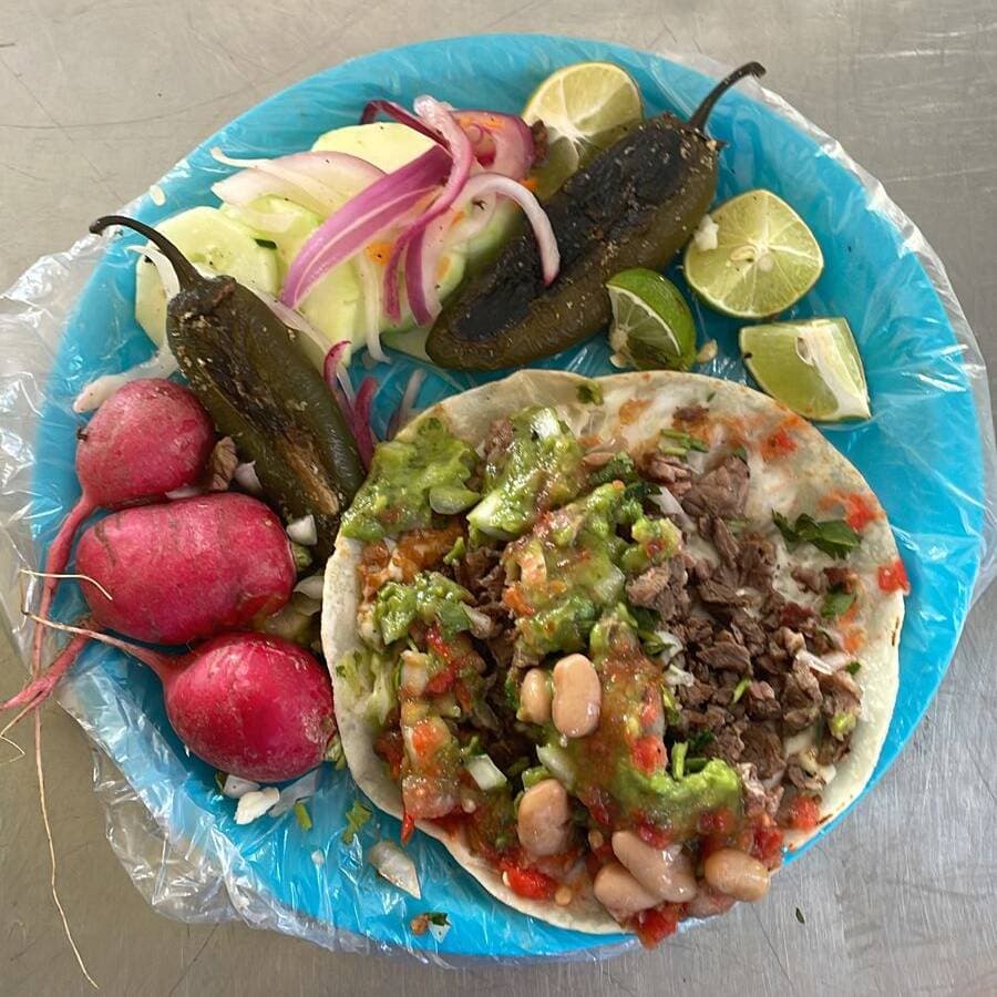 Taco de Harina con Asada y Queso