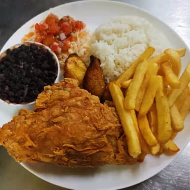 Casado con Pollo Frito