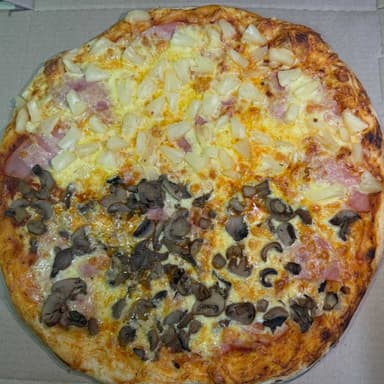 Pizza 1/2 Hawaiana y 1/2 de Champiñones