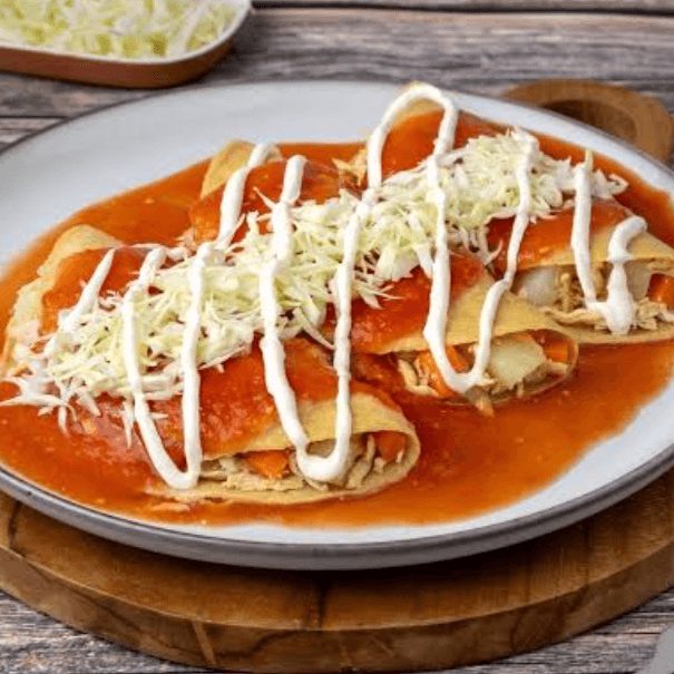 Combo de Enchiladas Rojas Rellenas de Bistec