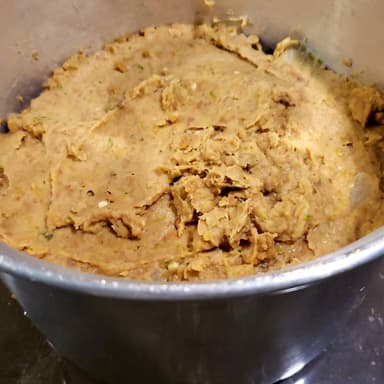 Taco de Frijol con Chicharron