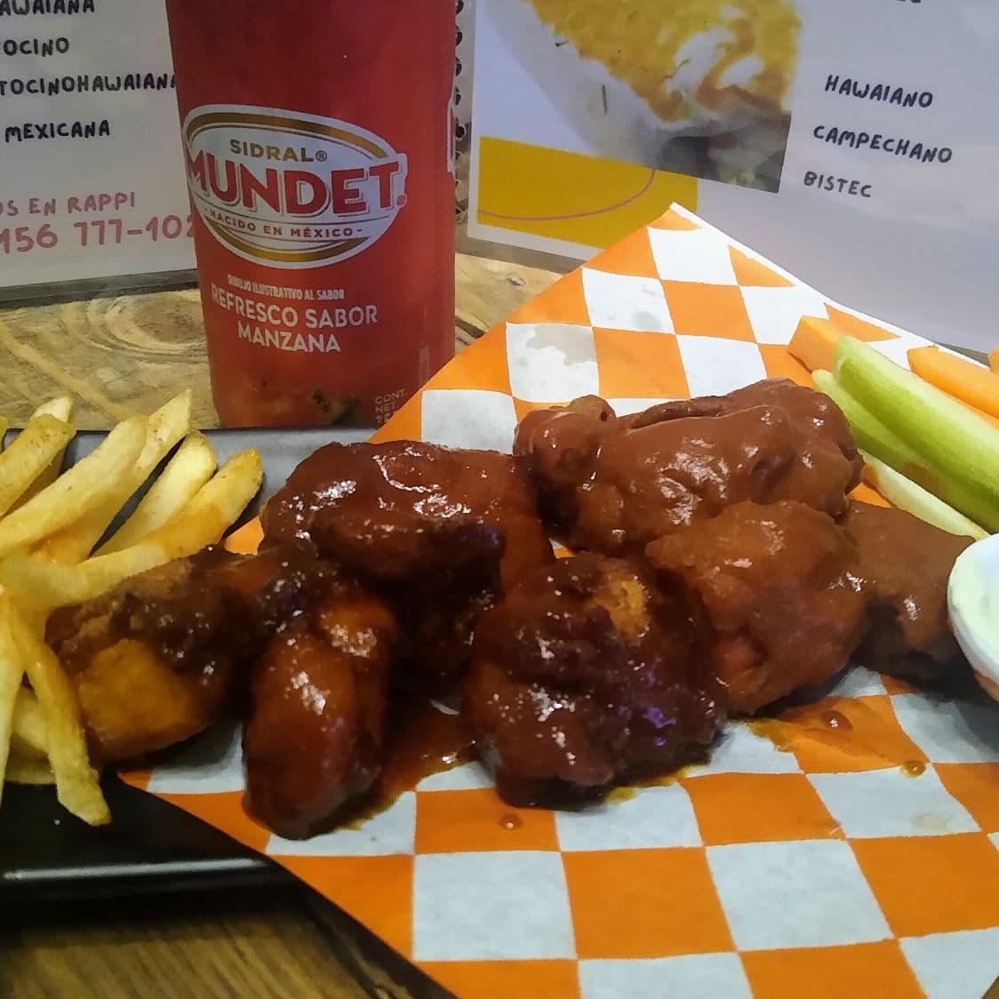 Combo de Un Hot Dog Nachos y Refresco 400 Ml
