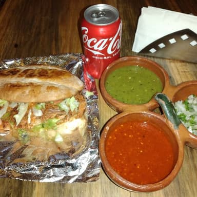 Torta de Bistec + Coca Cola 355 Ml.