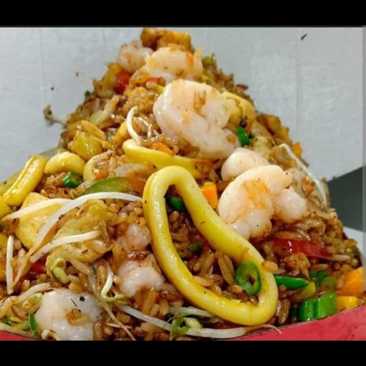 Arroz con mariscos para tres personas
