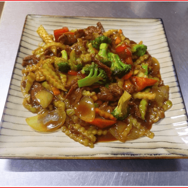 Carne de Res con Vegetales y Hongos