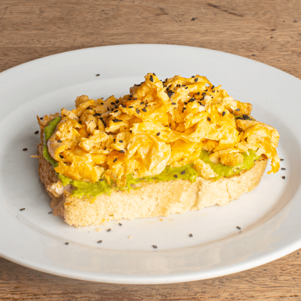Tosta de Guacamole y Huevo