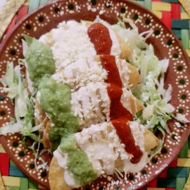 Quesadillas Fritas de Papa al Cilantro