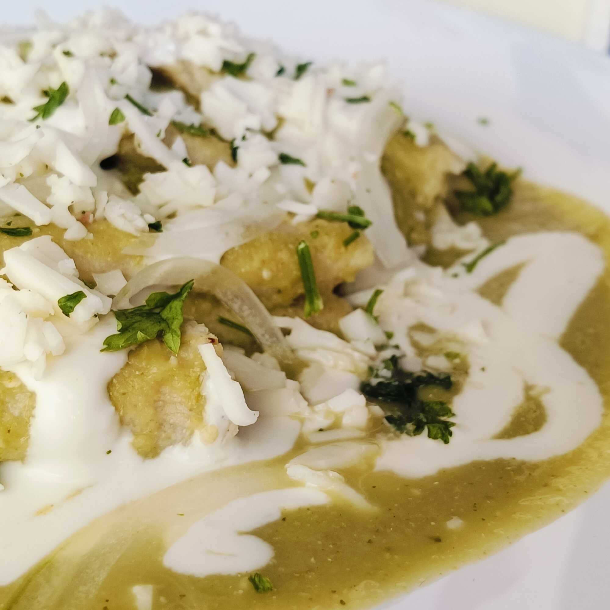 Enchiladas Verde con Proteína a Escoger