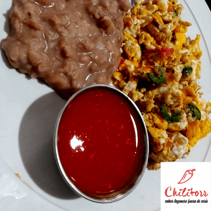 Huevos a la Mexicana y Bebida