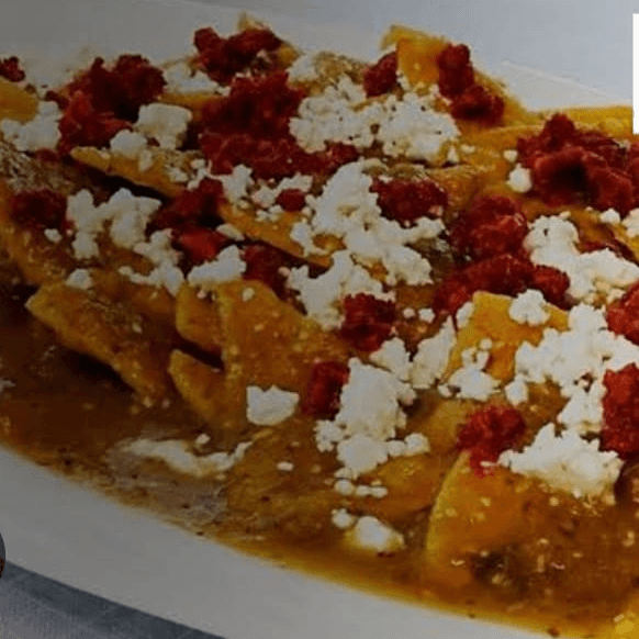 Chilaquiles con Chorizo + Refresco 400 Ml