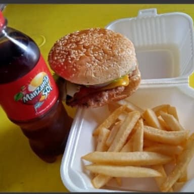 Combo Deli Burgers Kid, Papas Y Refresco Chico