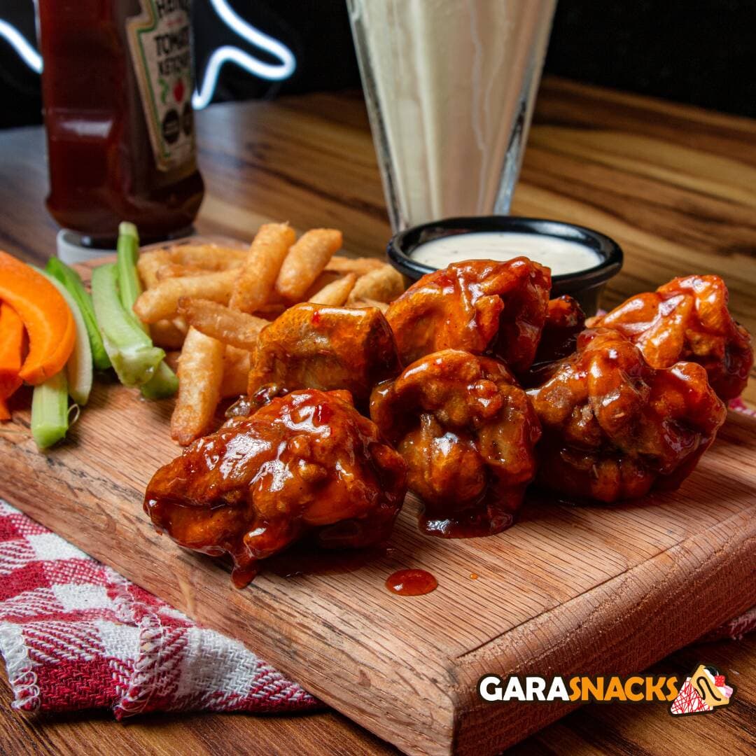Boneless 28 Pzs(1 Kg) con Papas, Ranch y Verdura