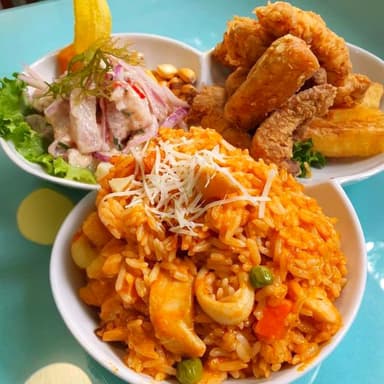 Ceviche de Pescado, Arroz Fav y Chicharrón de Pota