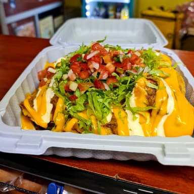Papas con Carne mas Queso Cheddar