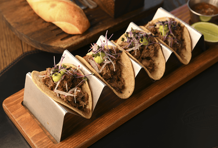 Tacos de Filete y Costilla al Hornno