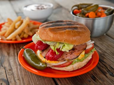 Combo Individual: Burger Salchi + Pepsi + Papas