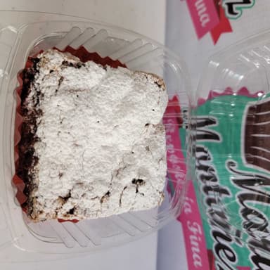 Brownie Tradicional con Azúcar Glass