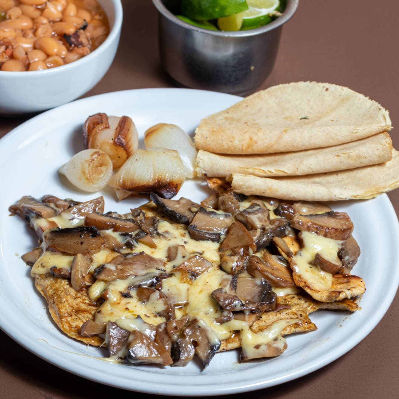 Combo-Pechuga Asada con Champiñones