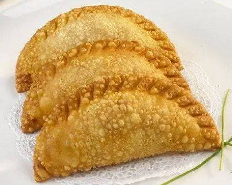 Empanada De Pollo Con Mole