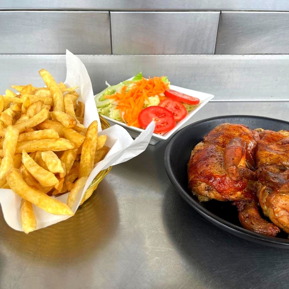 1 Pollo a la Brasa+papas+ensalada