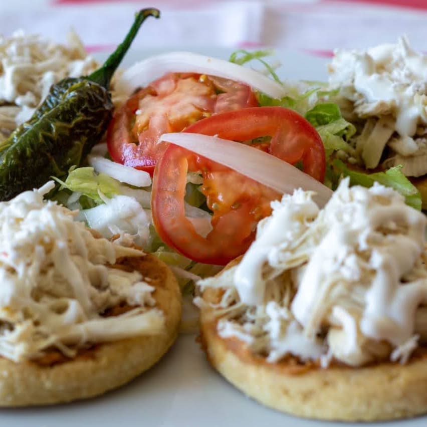 Sopes de Pollo