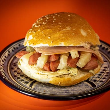 Cemita de Salchicha