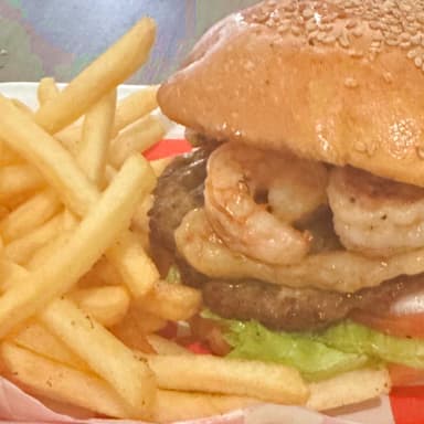HAMBURGUESA MAR Y TIERRA
