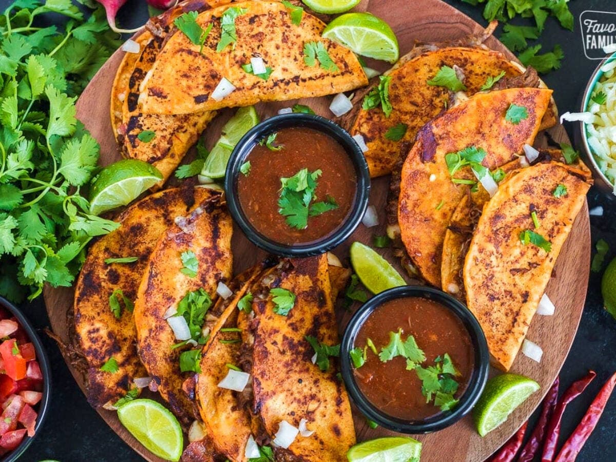 Quesabirrias Consome y Tacos