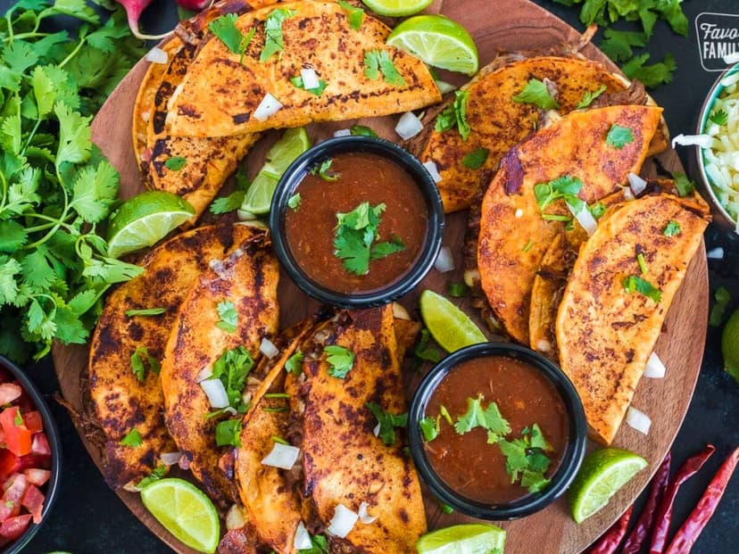 Quesabirrias Consome y Tacos