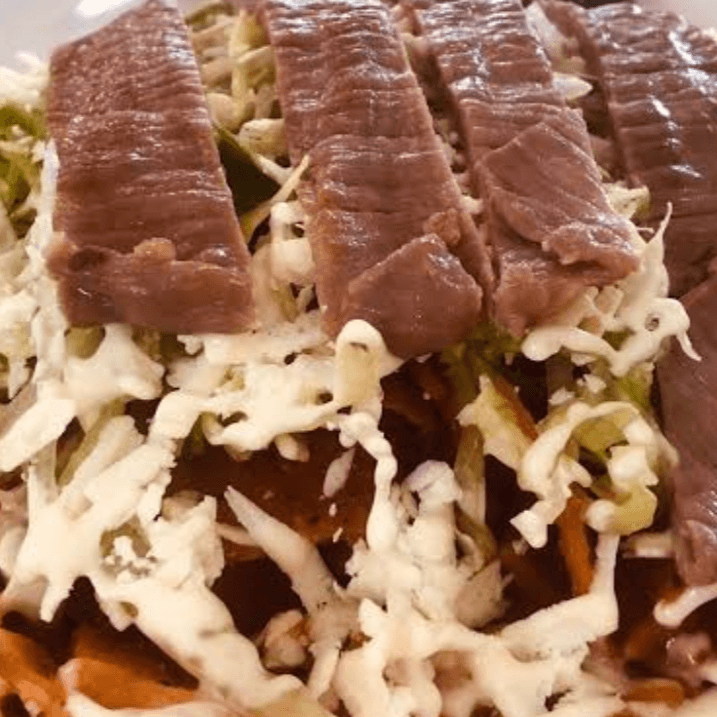 Combo Chilaquiles Rojos con Bistec incluye
