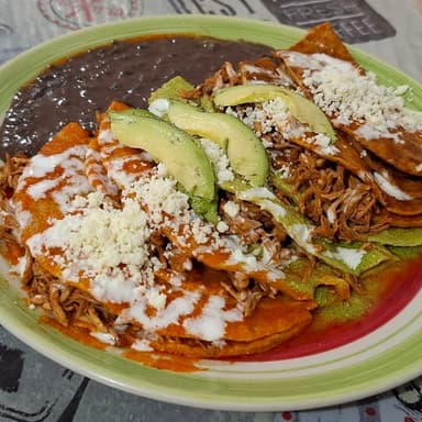 Enchiladas Rellenas de Pollo Sazonado