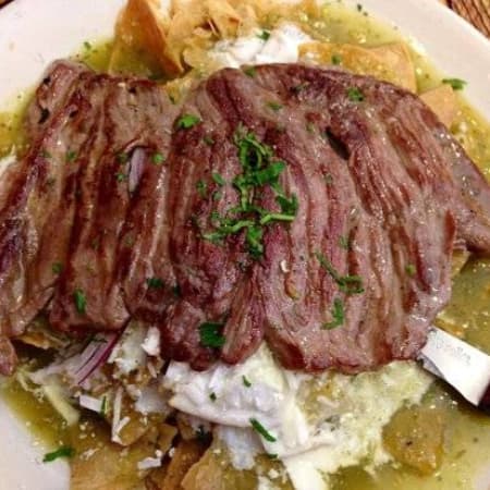 Chilaquiles Salsa Verde con Bistec
