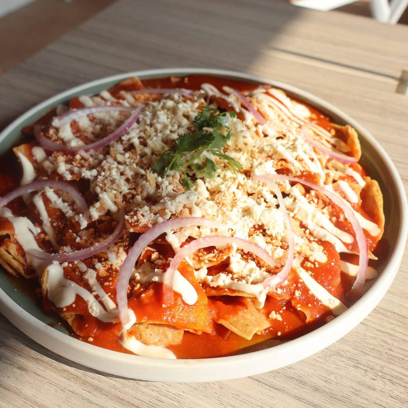 Chilaquiles Rojos con Pollo