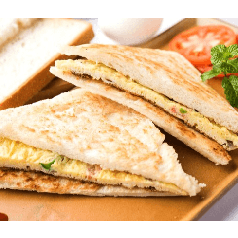 Sándwich con Tortilla de Huevo y Hot Dog