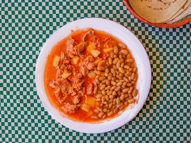 1 Bistec en Chile Pasilla + 1 Agua Fresca 1/2 L