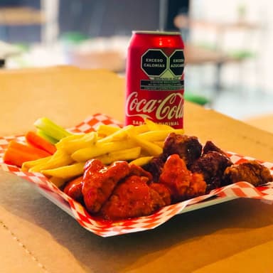 Boneless más Papas y Refresco