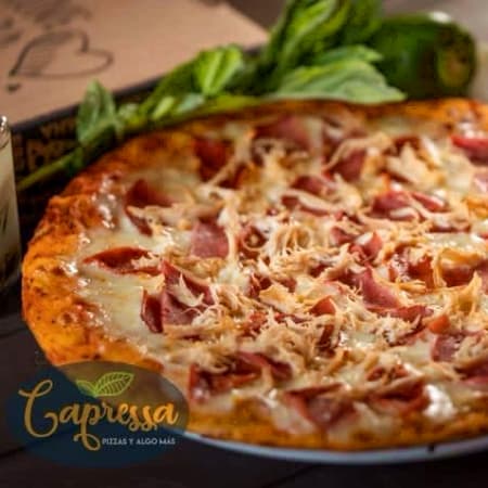 Medium Pollo Tocineta  + Gaseosa 1.5L