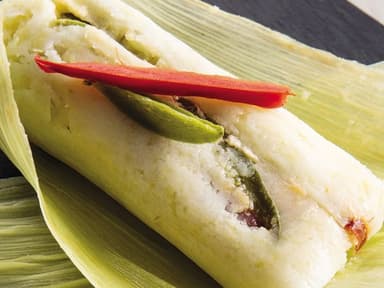 TAMAL DE RAJAS CON QUESO.