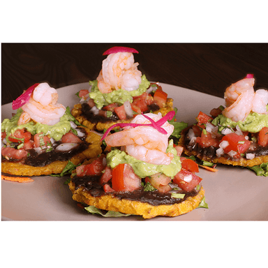 4 Patacones con Guacamole y Camarones