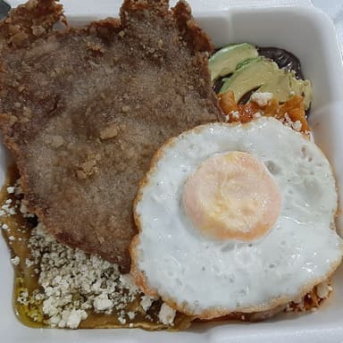Enchiladas con Huevo y (Milanesa o Bistec)