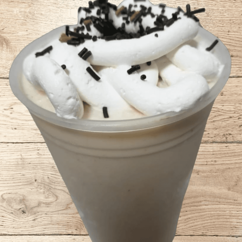 Frappe de mazapán con chantilly