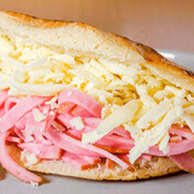 Arepa de Jamón y Queso